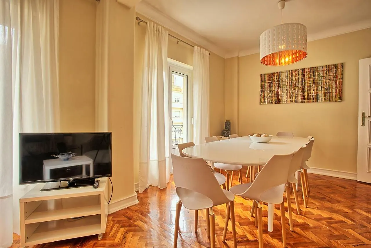 Almirante 3-Four Bedrooms Lisbon Apartment