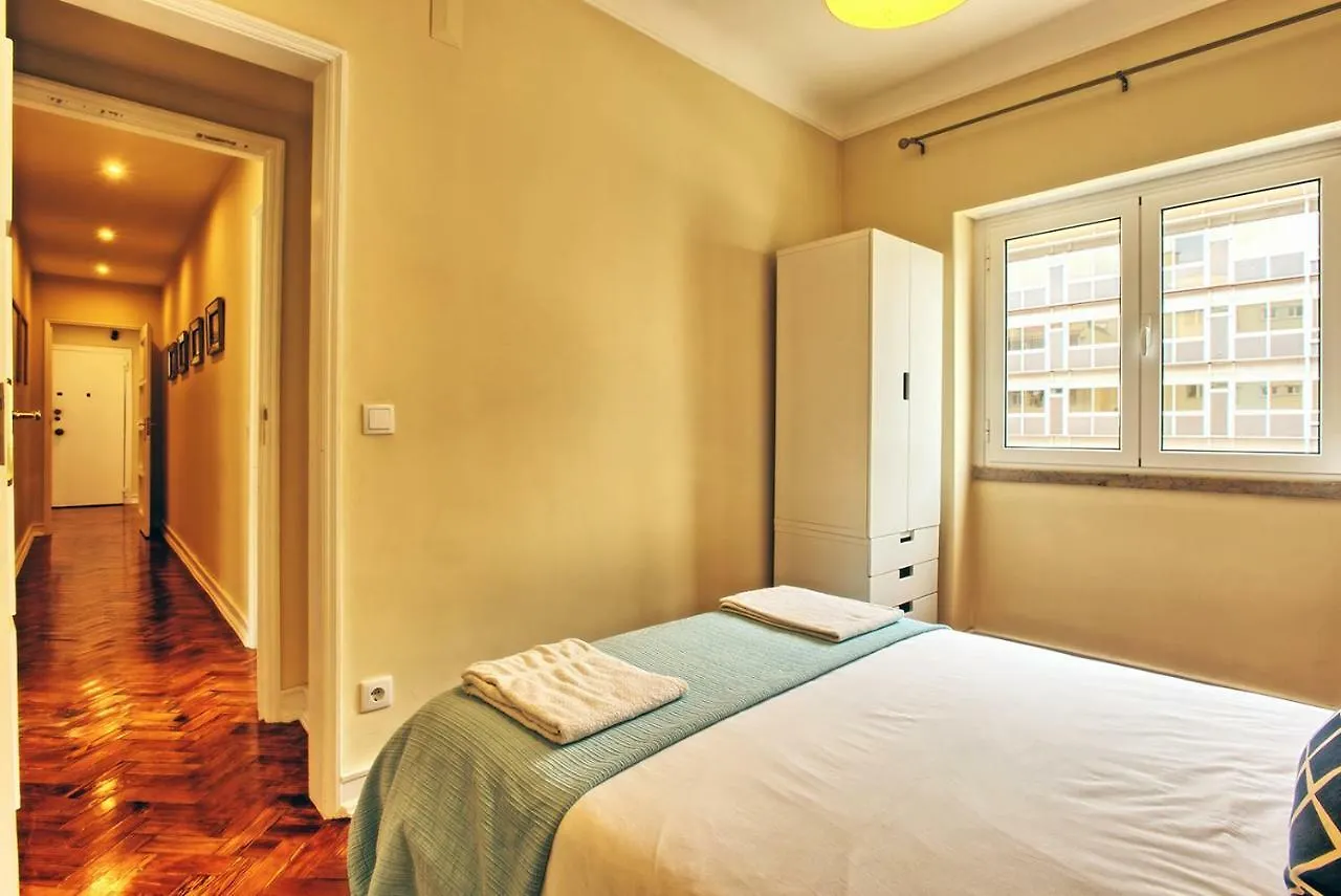 Almirante 3-Four Bedrooms Lisbon Apartment
