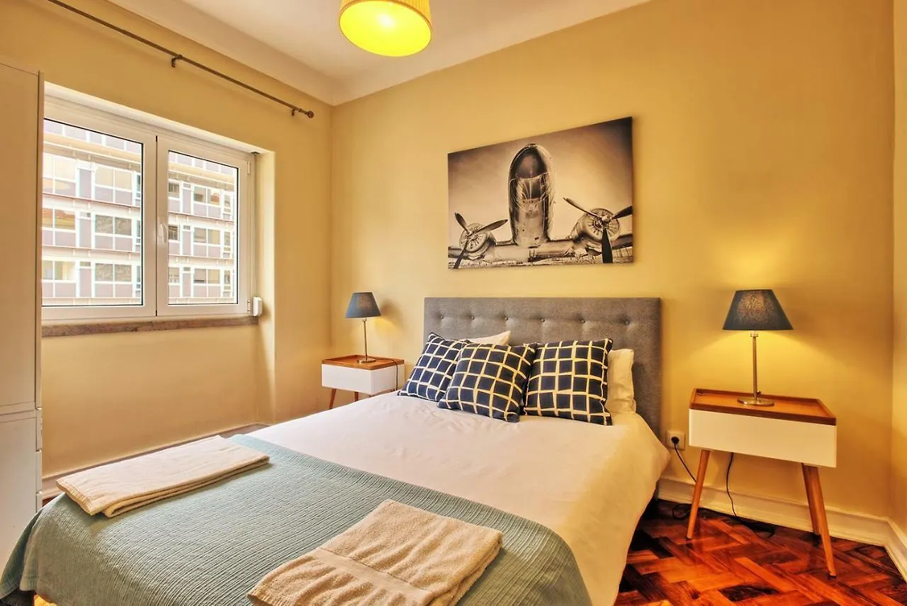 Almirante 3-Four Bedrooms Lisbon Apartment