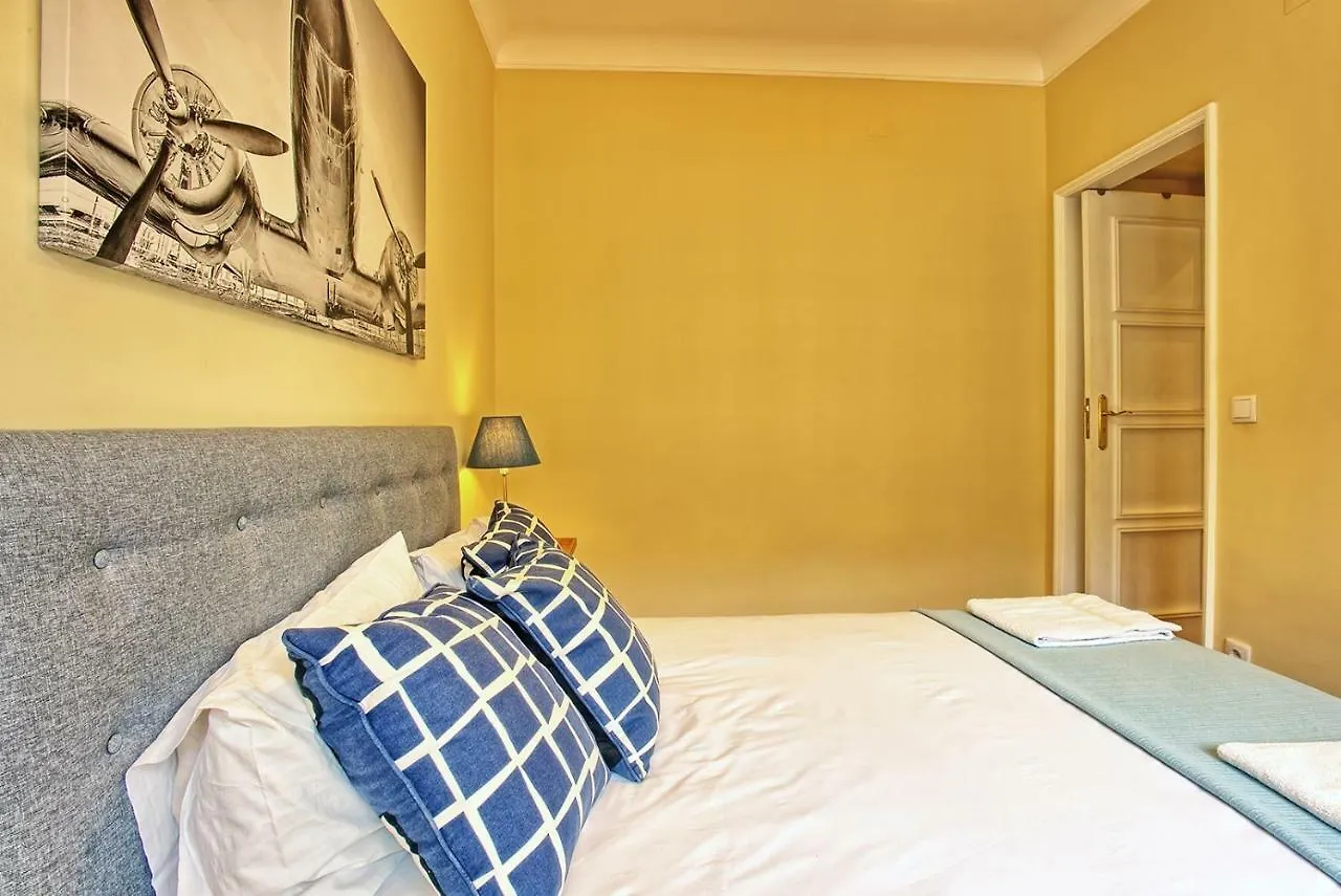 Almirante 3-Four Bedrooms Lisbon Apartment